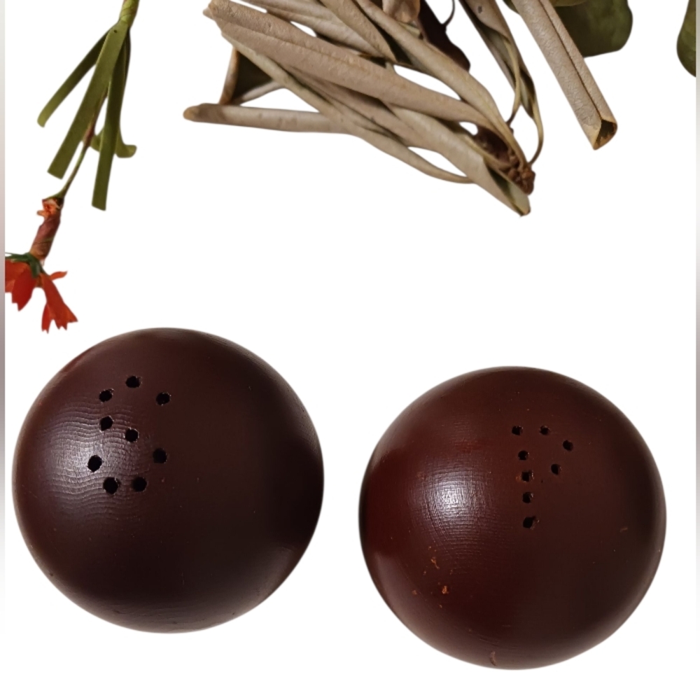 VINTAGE GENUINE CALIFORNIA REDWOOD SALT & PEPPER SHAKER SET WITH CORKS 🤎